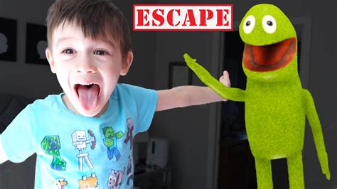 Escape Roblox Frogge In Real Life At My Pb And J House Youtube