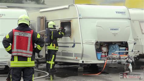 WOHNWAGENBRAND IN HILDEN Feuerwehr Verhinderte Brandausbreitung