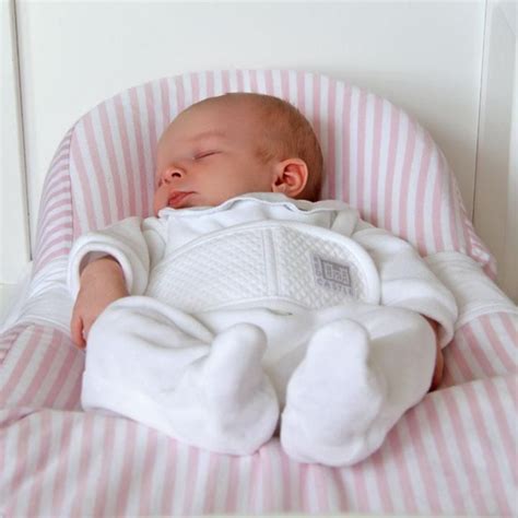 Cocoonababy® Ergonomic cocoon for newborns | Site officiel RED CASTLE ...