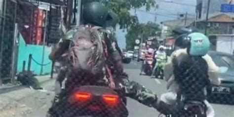 Terungkap Ini Sosok Viral Pria Berseragam Tni Tendang Motor Ibu Dan