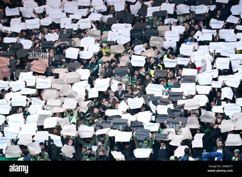 Celtic Fans In Der Trib Ne Vor Dem Premier Sports Cup Finale Im Hampden