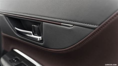 2021 Toyota Venza Hybrid XLE - Interior, Detail | Caricos