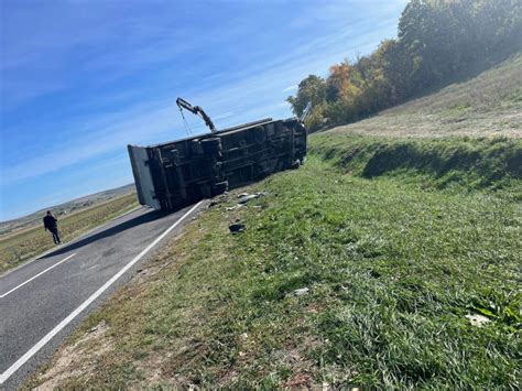 Un Sofer A Ajuns La Spital Dupa Ce S A Lovit Cu Un Camion La Cimislia