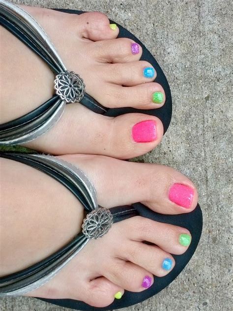 Neon Toes Womens Flip Flop Pedicure Fashion