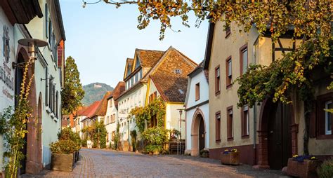 Historischschön Rhodt unter Rietburg