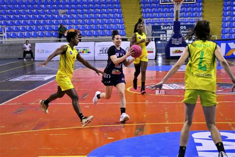 Blumenau Vence O Santo Andr Pela Liga De Basquete Feminino Basquete Ge