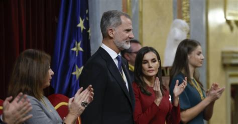 La señal del Congreso emitida por TVE silencia los aplausos al Rey y el