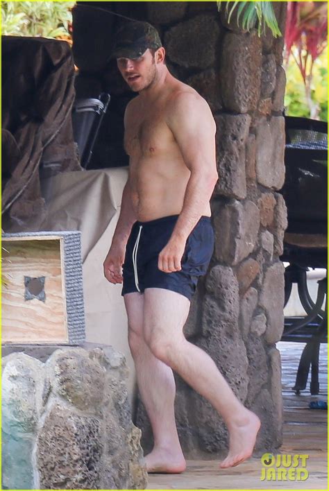 Chris Pratt Goes Shirtless Shows Off His Hot Body In Hawaii Photo