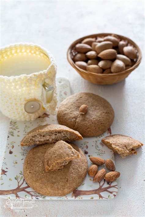 Biscotti Con Farina Integrale E Mandorle Ripieni Di Crema