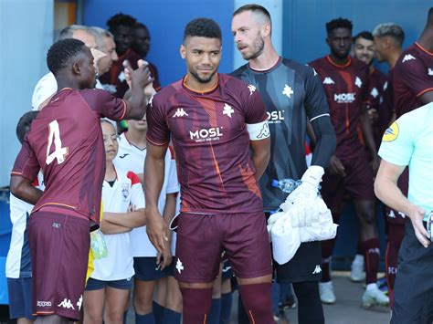 FOOTBALL FC Metz Un Groupe De 22 Joueurs Pour Affronter Le Stade De