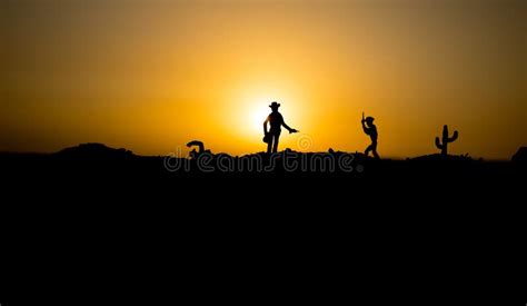 Conceito Do Vaqueiro Silhueta Dos Vaqueiros No Tempo Do Por Do Sol