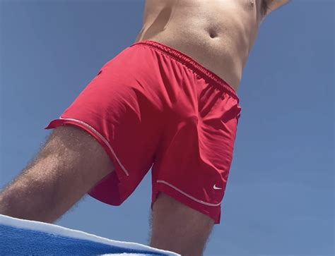 Twinkcollegeboi Young Public Bulge Flashing At Beach