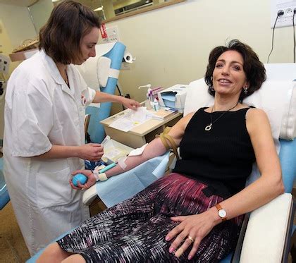 Don de sang Marisol Touraine montre lexemple Le Quotidien du Médecin