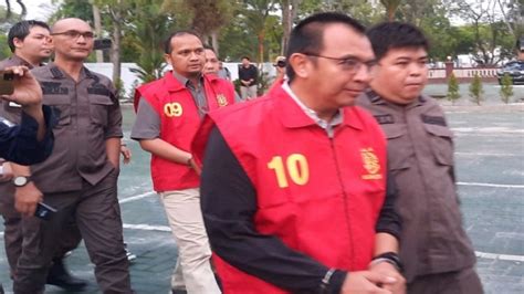 BREAKING NEWS Kejati Kalteng Tahan 2 Tersangka Kasus Korupsi Pengadaan