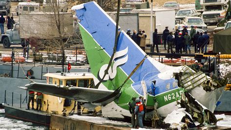 Working an Air-Crash Aftermath: D.C. Cop Recounts Recovery Efforts ...