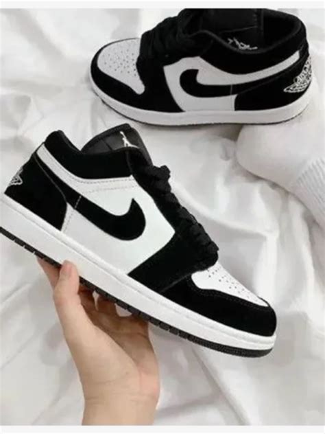 Nike Air Jordan Retro 1 Black White Branded Shoes For Men - Menzstory