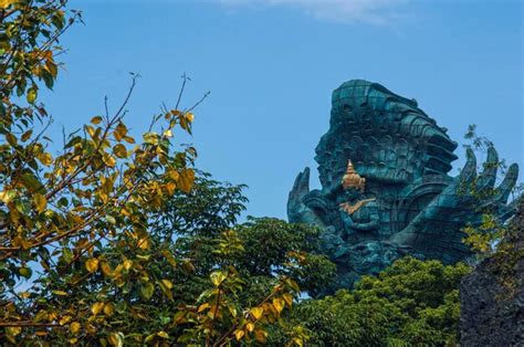 Premium Photo | Garuda wisnu kencana statue