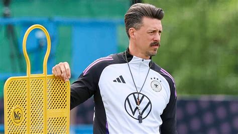 Assistent Von Julian Nagelsmann Sandro Wagner Inzwischen Still