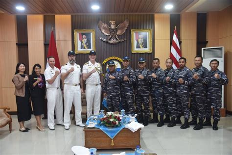 Pangkoarmada II Terima Courtesy Call Atase Pertahanan Angkatan Laut