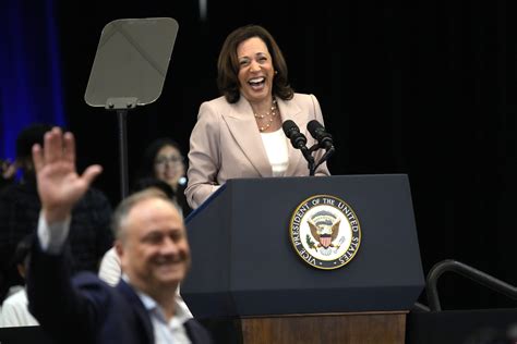 Kamala Harris Explains Ai At Meeting ‘it Means Artificial Intelligence