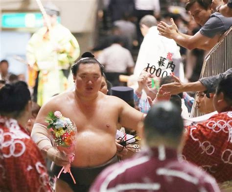 大相撲秋場所14日目、41度目の優勝を決めて幕内10：横綱 白鵬 写真特集：時事ドットコム