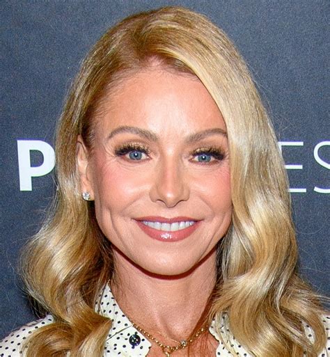 Kelly Ripa Wears Fabulous Red Blouse In Las Vegas Purewow