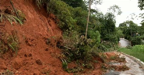 G1 Risco De Queda De Barranco Deixa Moradores De Itatiaia RJ Em