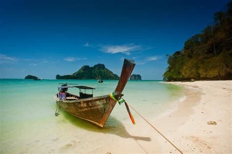 Pink Beach in Komodo Island · Free Stock Photo