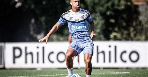 Sandry Rompe Ligamento Cruzado Do Joelho E Passar Por Cirurgia No