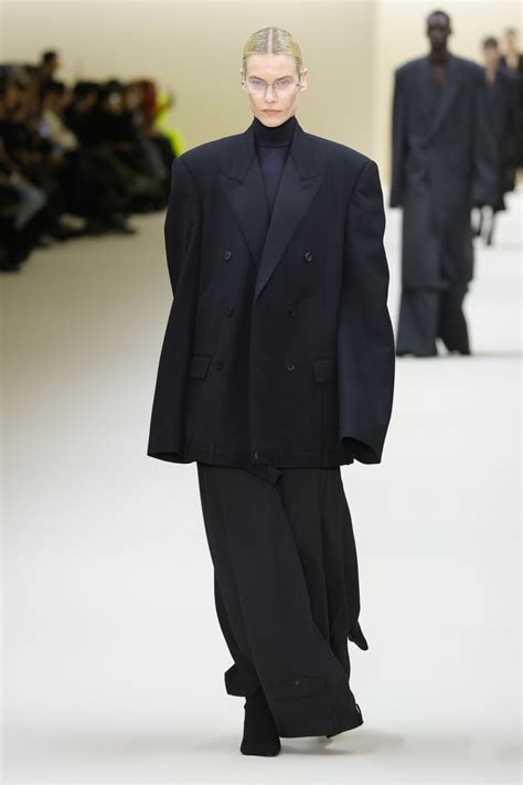 Balenciaga RTW Fall 2023 | Fashion silhouette, Fashion classy, Layering ...