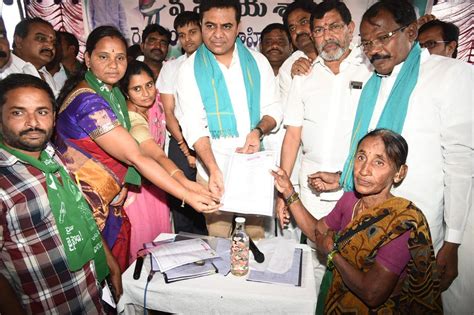 Minister Ktr Distributed Rythu Bheema Policy Bonds To The Farmers In