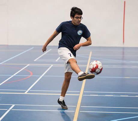 Indoor Soccer | Recreation and Wellbeing | University of Illinois Chicago