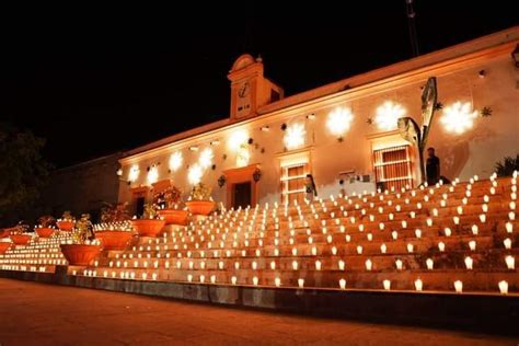 Miles De Velas Iluminan El Camino De La Virgen De Guadalupe En El