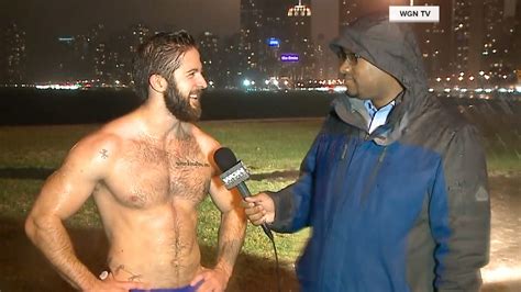 Guy Running Shirtless In Chicago Announces Hes Single Goes Viral