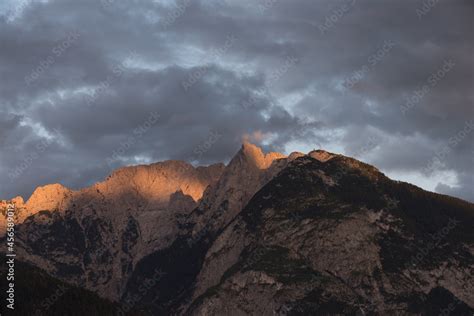 La Bellezza Dei Panorami Delle Dolomiti Immersi Nelle Famose Montagne