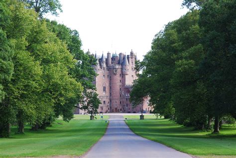 Glamis Castle Le Château Le Plus Hanté Decosse La Terre Est Un Jardin