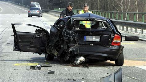 Bremerhaven T Dlicher Unfall Auf Der Autobahn