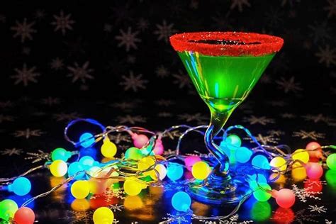 30 Boozy Christmas Drinks To Make This Holiday Season Christmas Drinks Holiday Cocktails