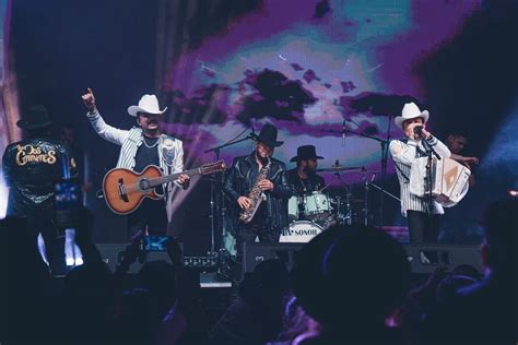 Los Dos Carnales y El Fantasma reúnen a miles en conciertos por México