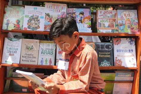 Pameran Buku Untuk Memperingati Hari Anak Nasional Antara Foto