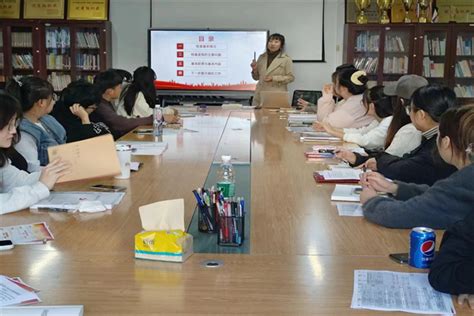 人文社会科学学院召开学生党务工作培训会