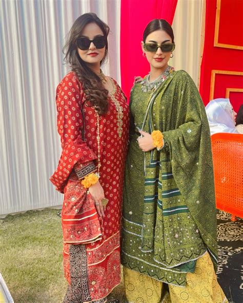 Javeria Abbasi And Daughter Anzela Abbasi Shine At A Wedding Reviewitpk