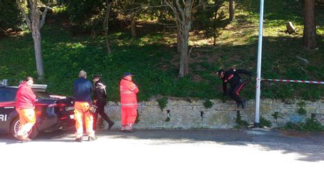 Ancona Trentenne Trovato Morto Al Parco Della Cittadella E Giallo