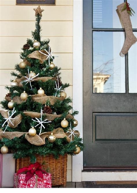 70 Cool Christmas Porch Décor Ideas DigsDigs