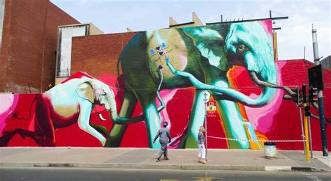 meet  artists painting  streets  kenya south africa