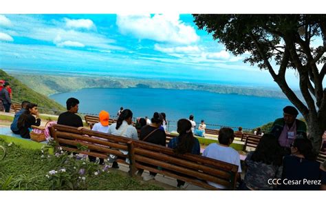 Turistas visitan mirador de Catarina y volcán Masaya en Nicaragua