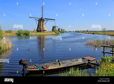 Windmill In Kinderdijk Unesco World Heritage Site South Holland Netherlands Europe Stock