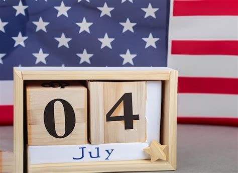 Calendario De Madera De Julio Con Una Bandera Americana Generativa Ai