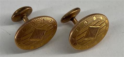 Lot - VINTAGE GOLD CUFFLINKS