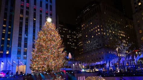 Video of Massive Crowds at Rockefeller Center in NYC Is Anxiety ...